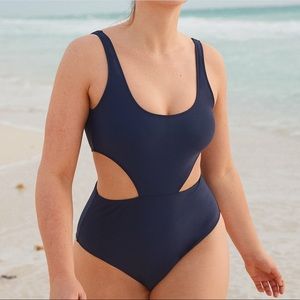 NWT Aerie Women’s cut out one piece swimsuit